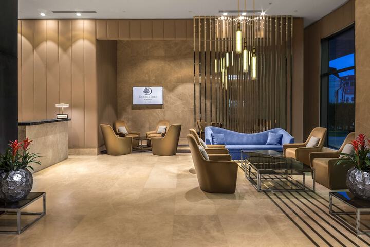 Entrance & Lobby
