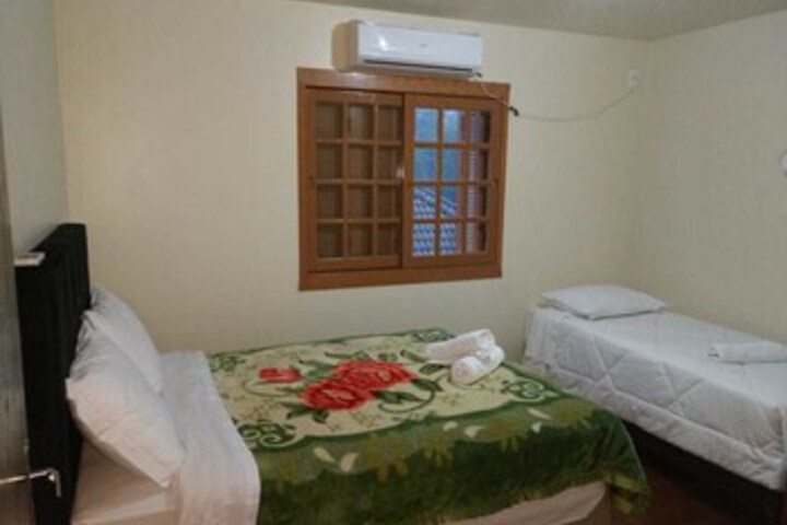 Room 4 of 8
