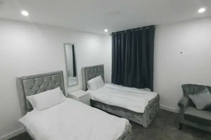 Room 5 of 11