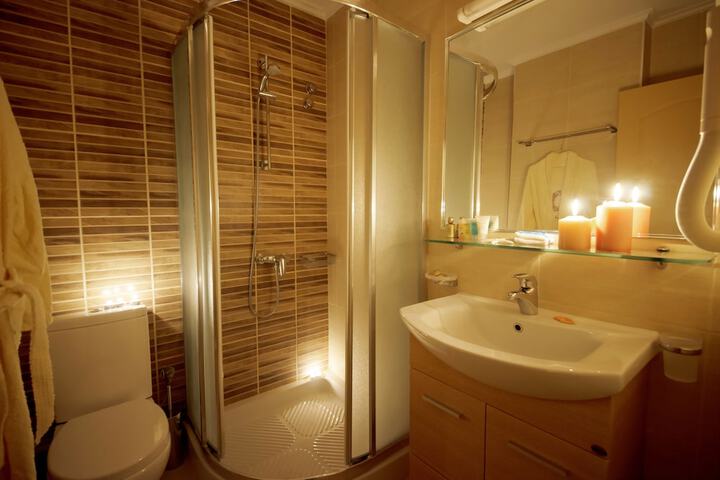 Room 15 of 38
