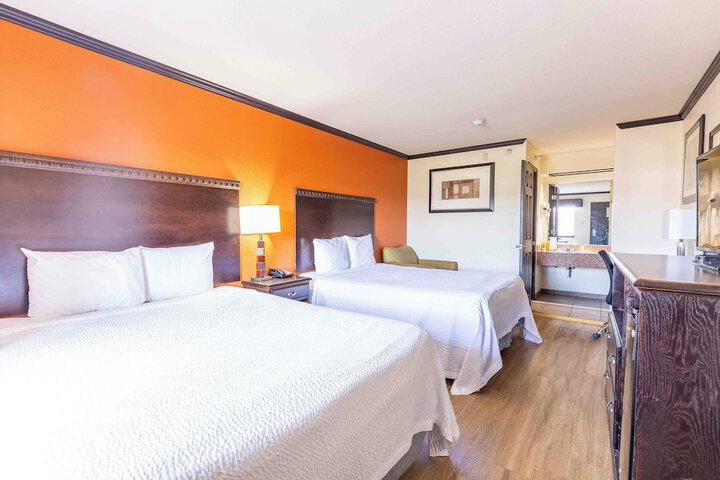2 Double Beds (3 of 3)