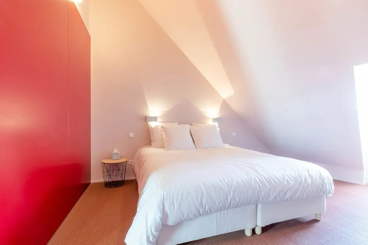 Room 5 of 20