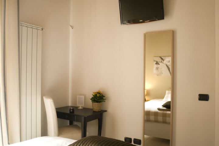 Room 4 of 43