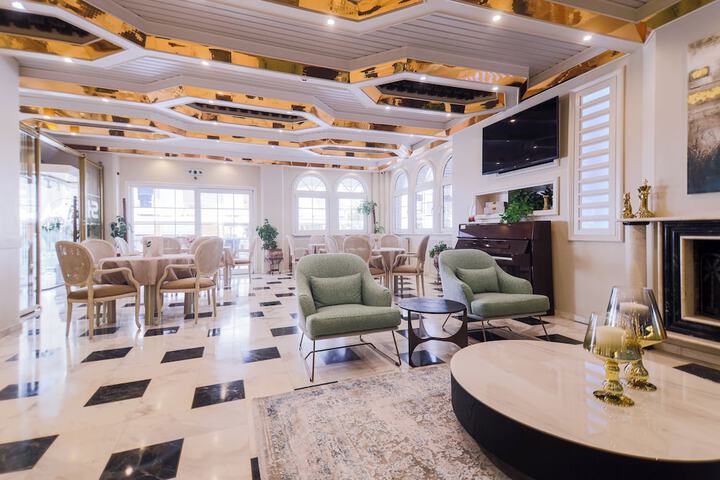 Guest Lobby