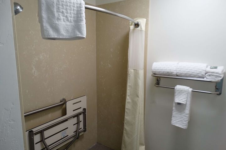 Room 27 of 40
