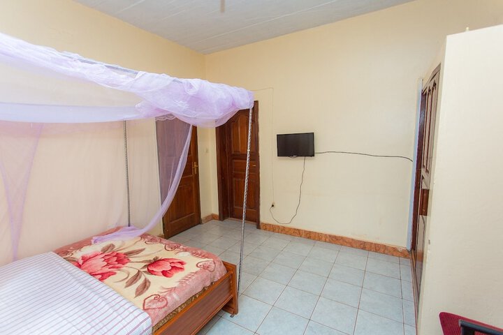Room 5 of 32