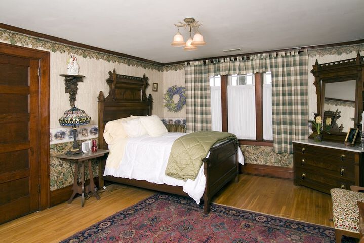 Room 3 of 6