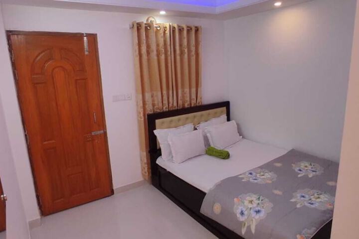 Room 9 of 24