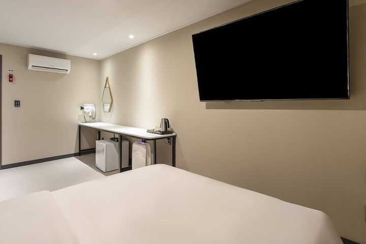Room 51 of 78