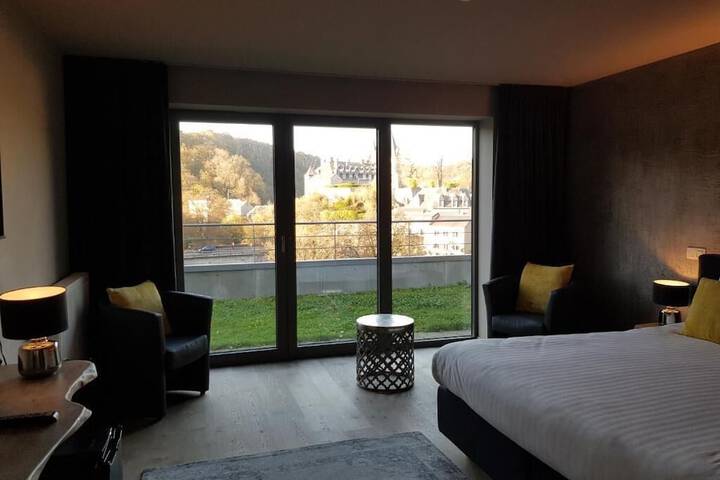 Room 4 of 65