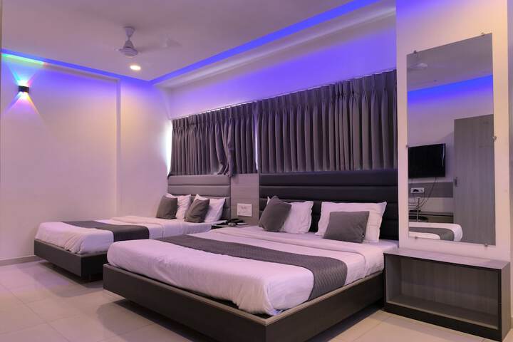 Room 9 of 14