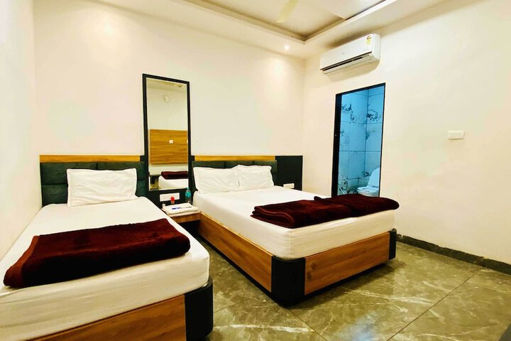 Room 32 of 50