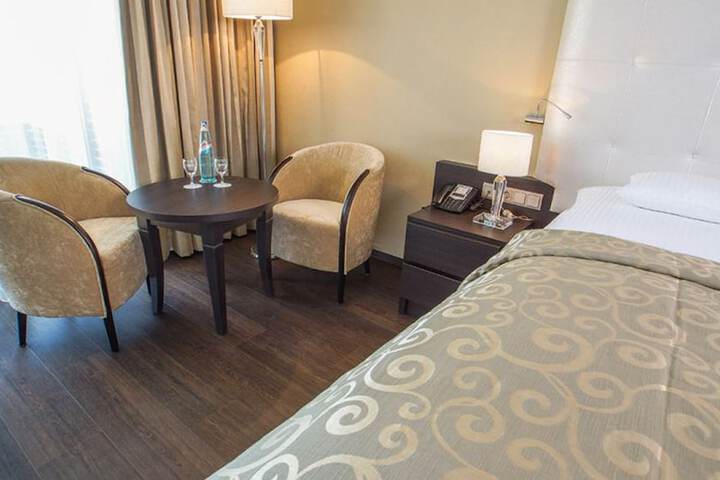 Room 4 of 42