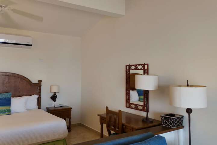 Room 14 of 103