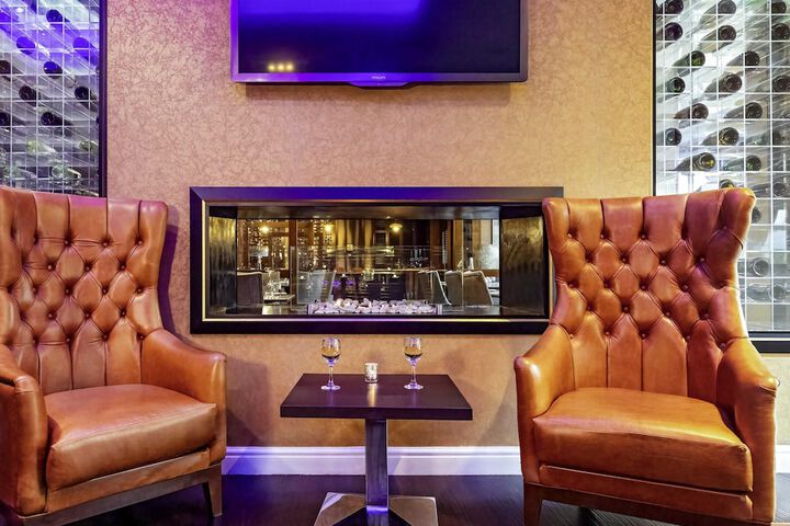 Lounge 64 of 86