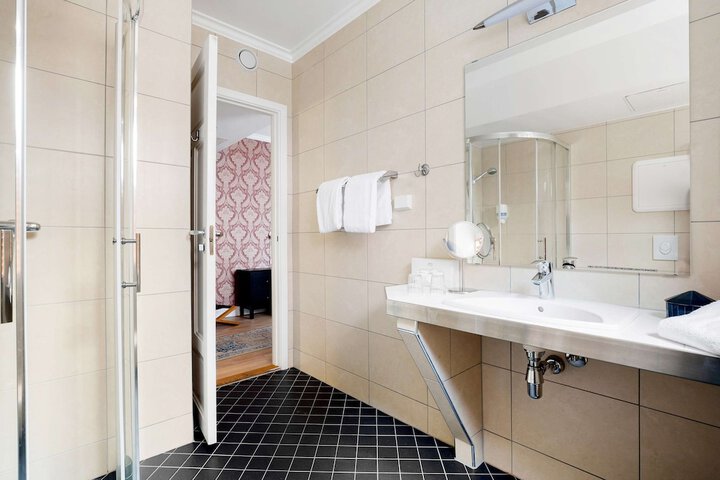 Room 14 of 62