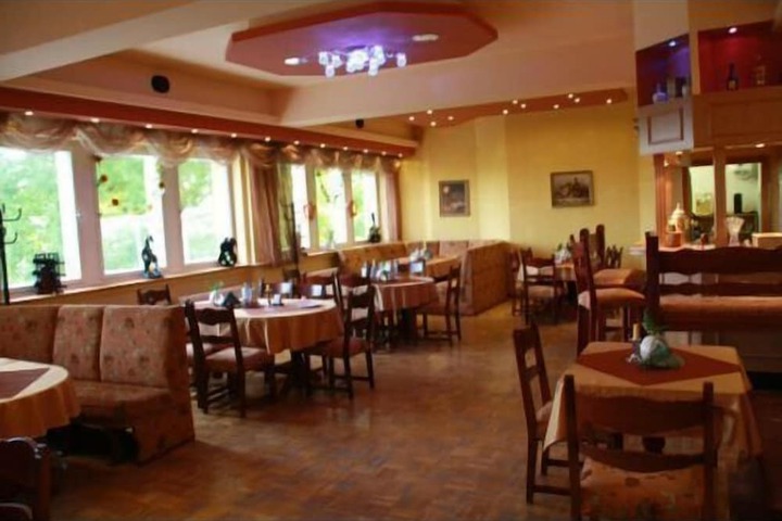 Dining 33 of 57