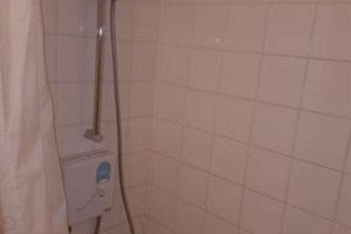 Room 4 of 33