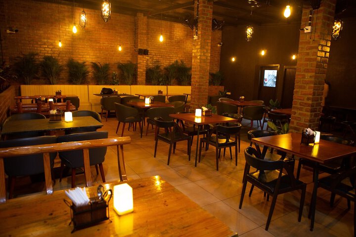 Lounge 44 of 51