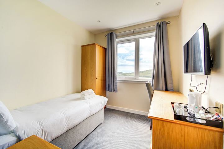 Room 33 of 105
