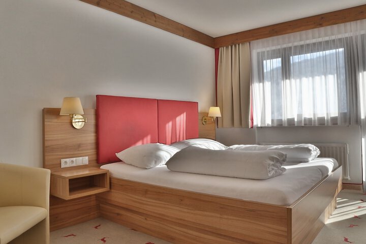 Room 12 of 33