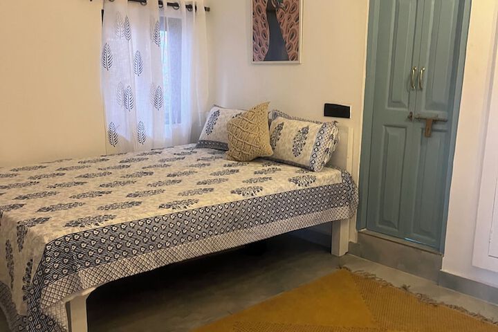 Room 6 of 13