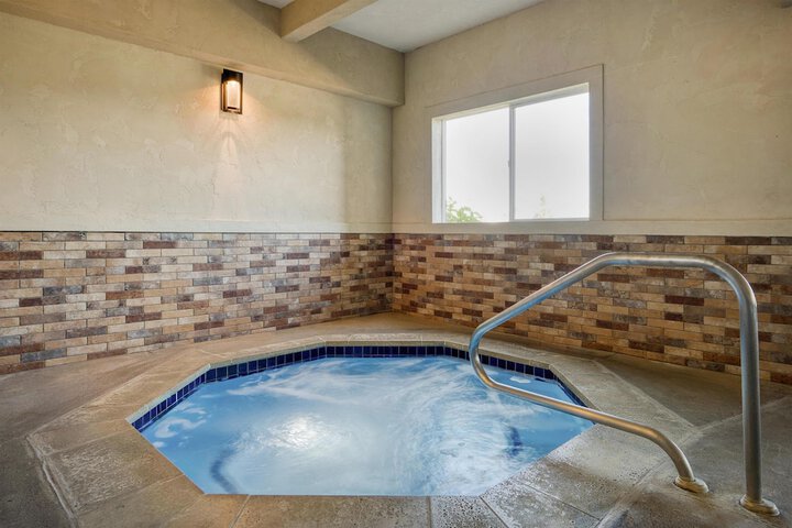 Pool Hotel