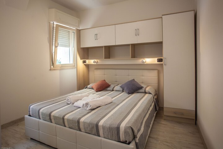 Room 9 of 48