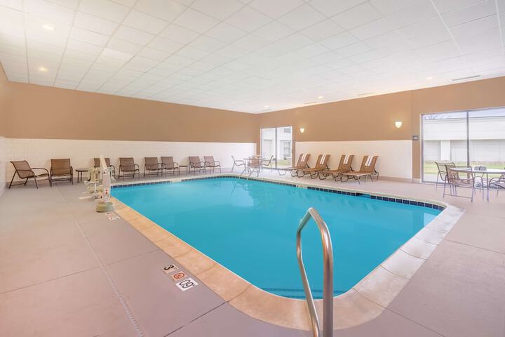 Pool Hotel