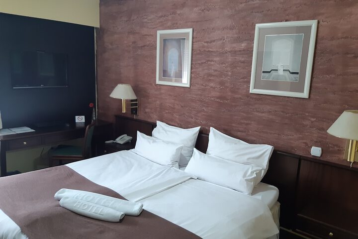 Room 8 of 22