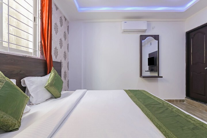 Room 25 of 37