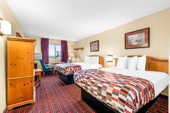 1 Queen Bed (14 of 14)