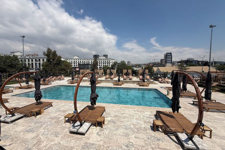 Hotel Pool