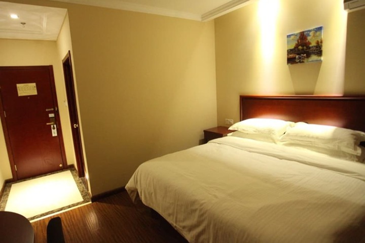 Room 8 of 66