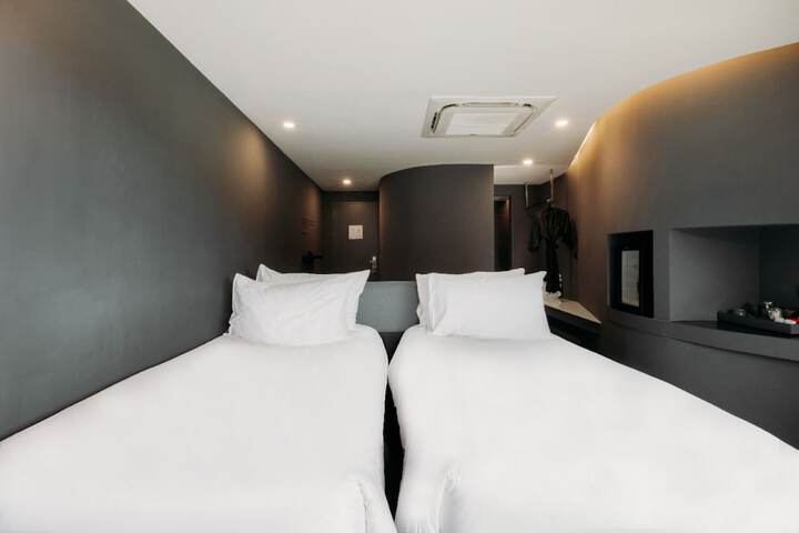 Room 39 of 54