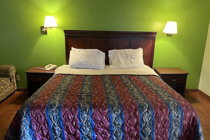 Room 5 of 17