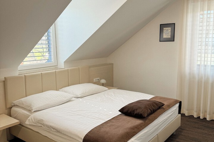 Room 9 of 70