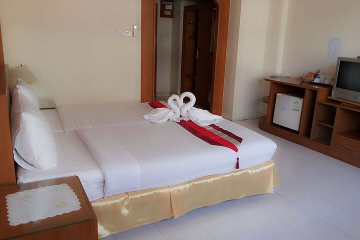Room 8 of 84