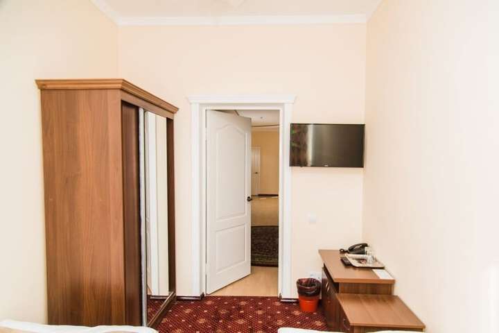 Room 34 of 60