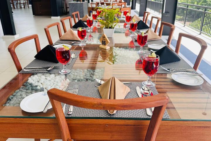 Dining 42 of 49