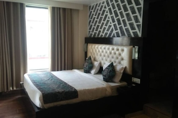 Room 4 of 38