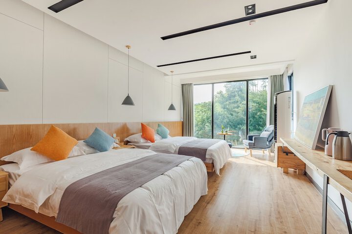 Room 7 of 28