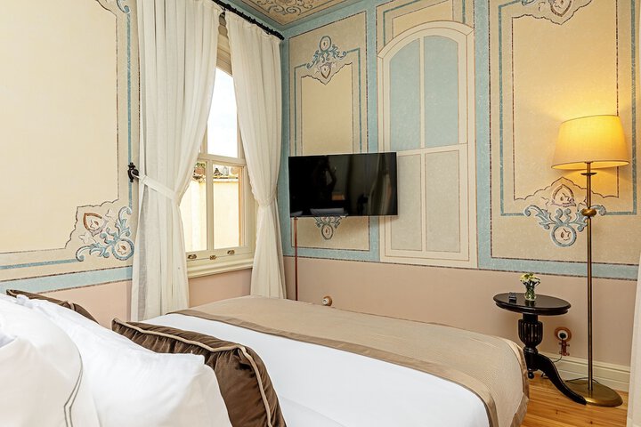 Room 41 of 83