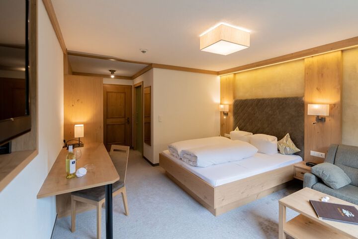 Room 11 of 38