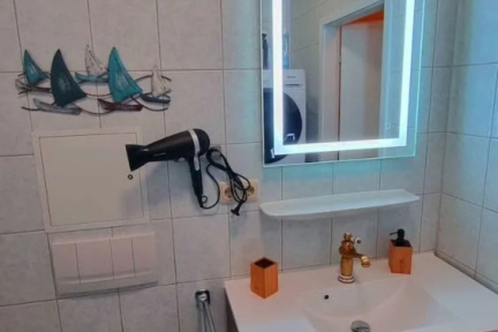 Room 6 of 11