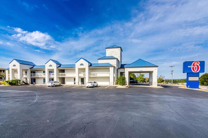 Motel 6 Troy in Troy, AL