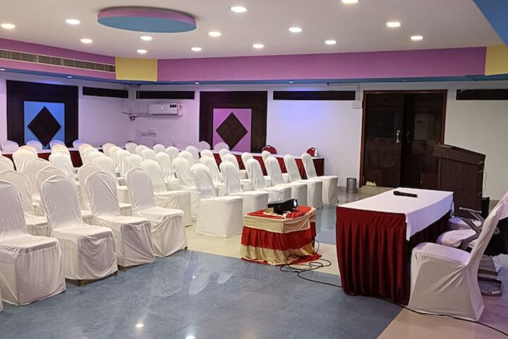 Ballroom/Hall 88 of 93