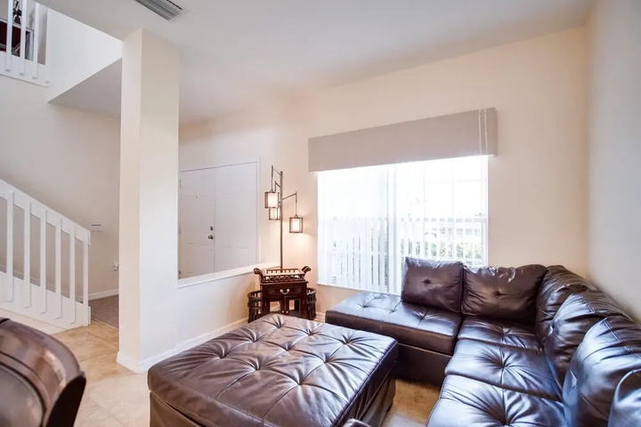 Room 4 of 27