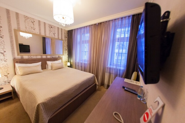 Room 4 of 18