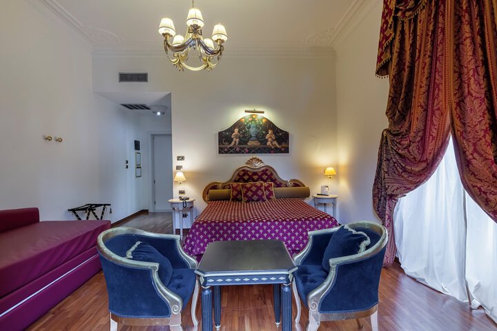 Room 83 of 208